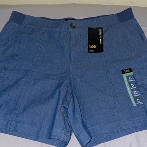 Lee size 14 Women’s Chambray Blue Flat Front Shorts 6”inseam